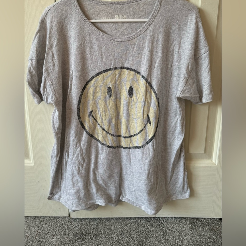 Offline by aerie light gray smiley t shirt